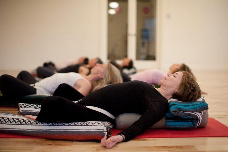 YOGA RESTAURATIVO
