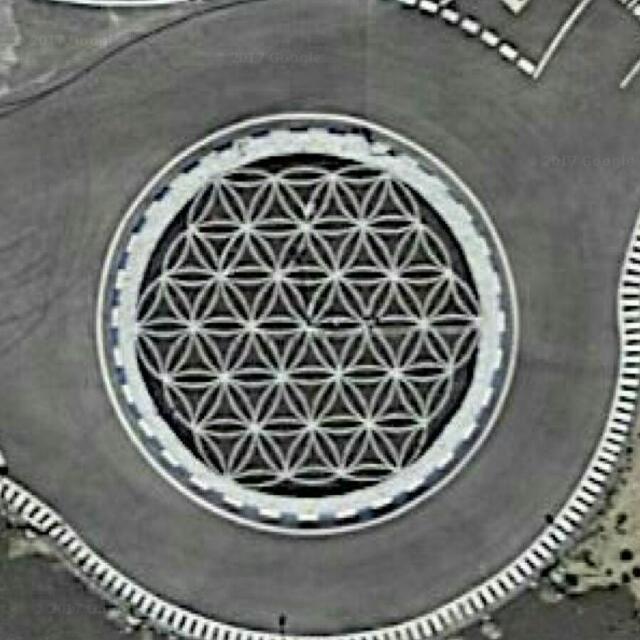MEDITACION Y SANACION EN UNA FLOR DE LA VIDA GIGANTE